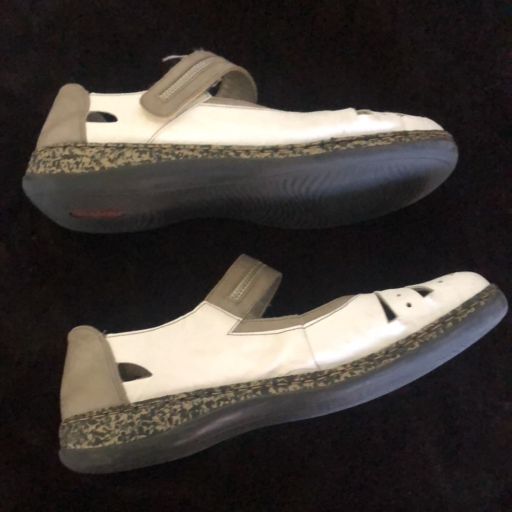 Shoes - Picture 2 of 9